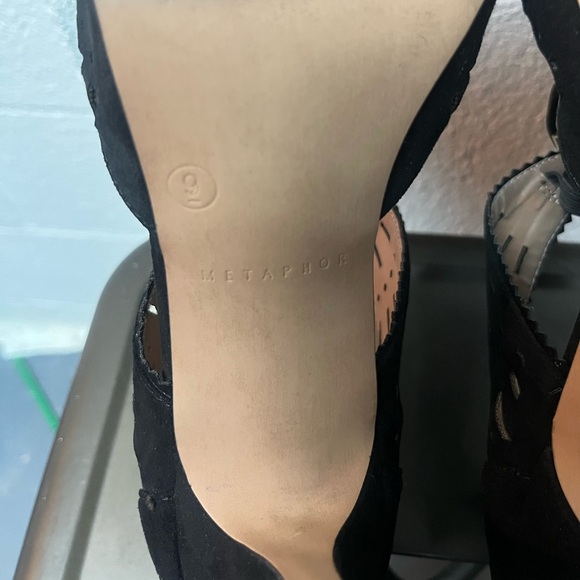 Metaphor Elegant Black Women's Shoes - Picture 7 of 7